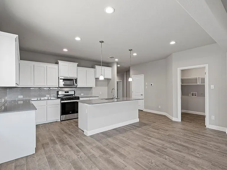 801 Chaplin Dr — Photo 3