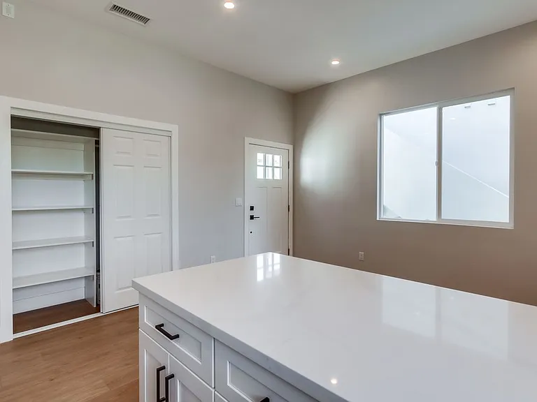 754 W 9th Ave — Photo 30
