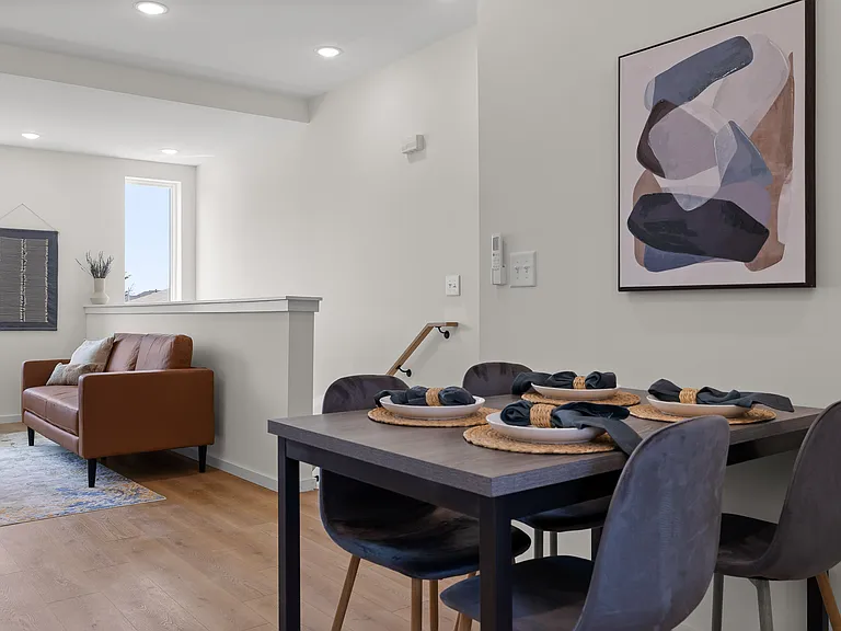 113 E Oldham Ave — Photo 13