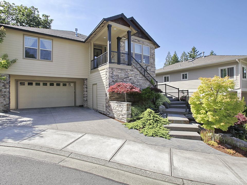 2nd image of 2939 SE Elliott Pl