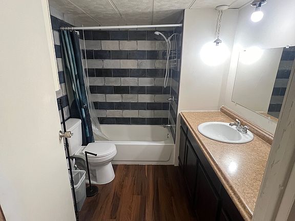 4th image of 819 Frances Dr