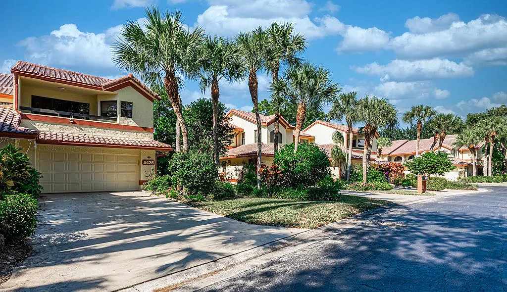 5425 10th Fairway Dr — Photo 4