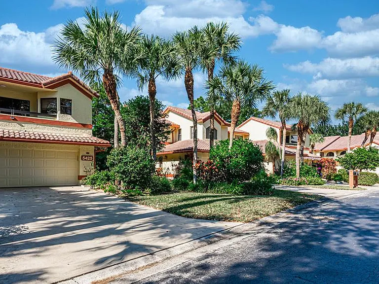 5425 10th Fairway Dr — Photo 4