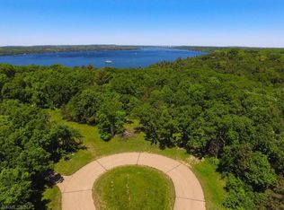 292 Brugler Ct, Hudson, WI 54016