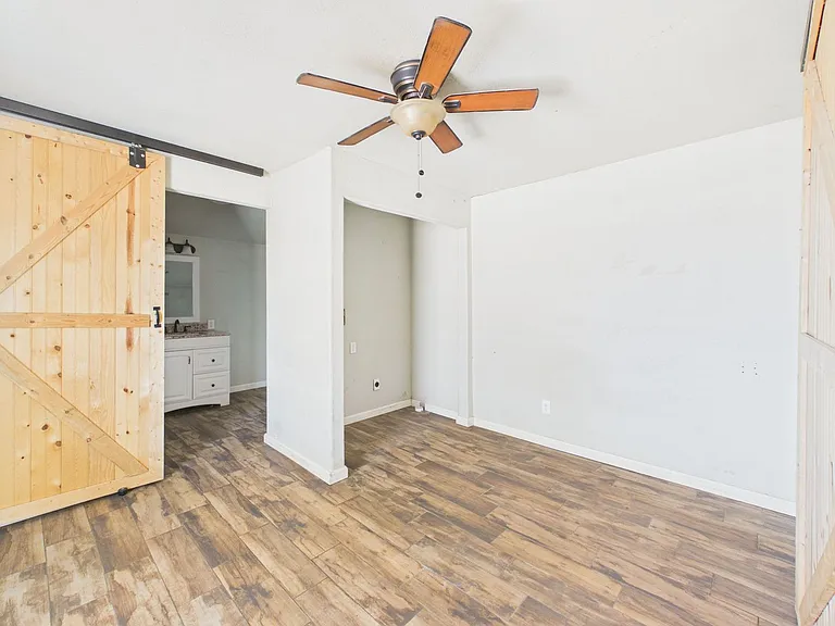 313 SW 35th Ave #A — Photo 8