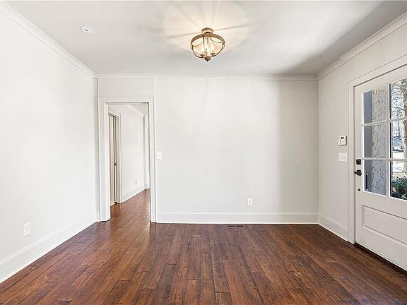 3rd image of 712 Gladstone Rd NW