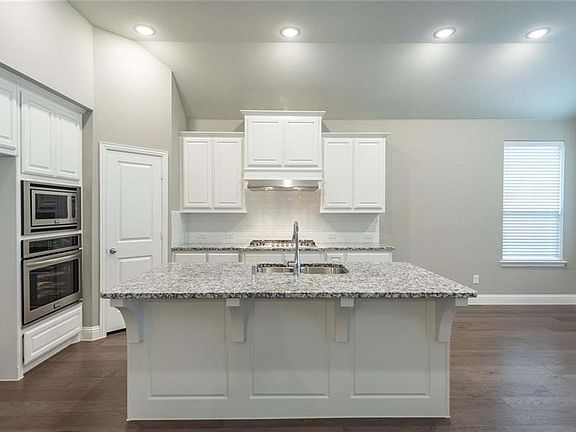 3rd image of 3513 Concord Dr
