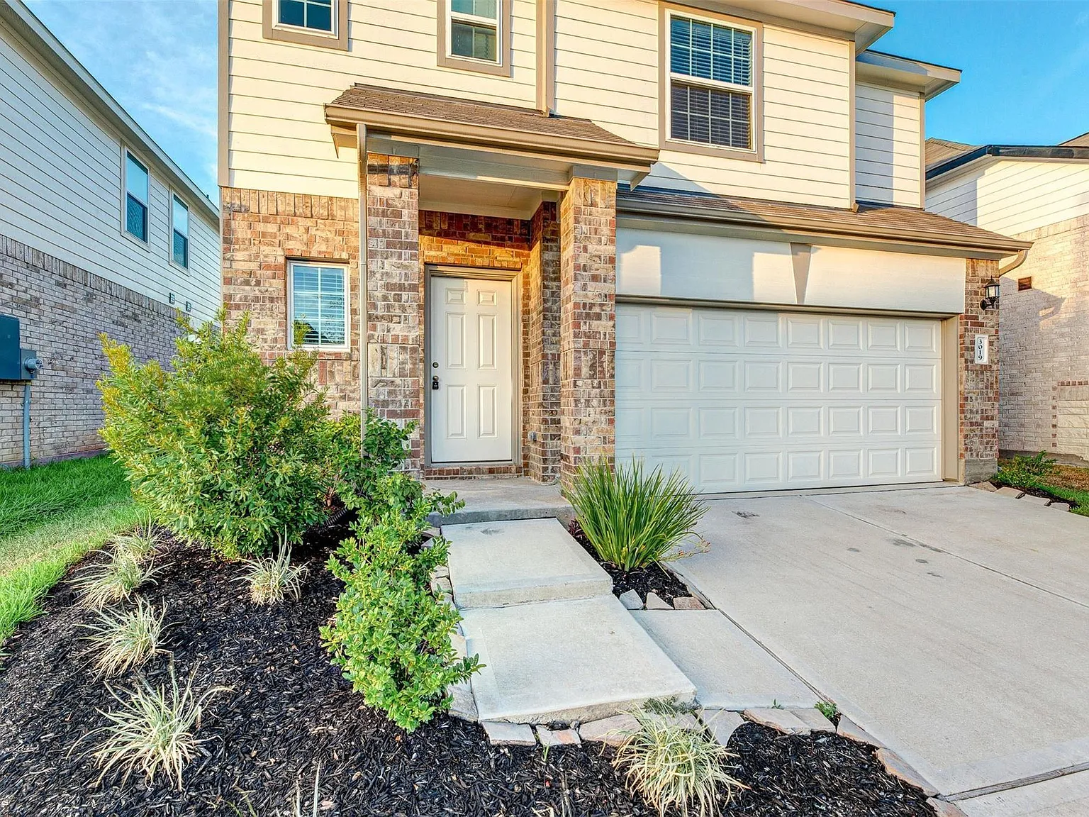 3 bed, 2.5 bath, 2128 sqft, $2,250 — Photo 3