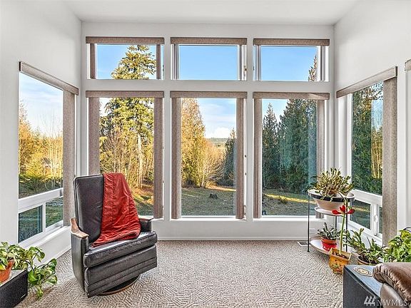 3rd image of 12420 Kapowsin Highlands Dr E