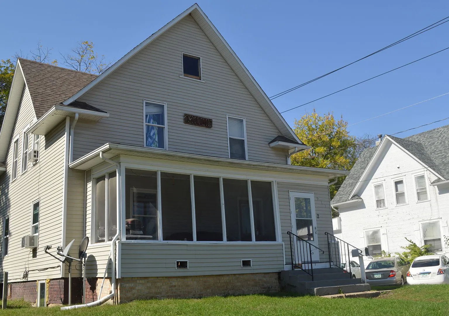 213 S Hyland — Photo 1