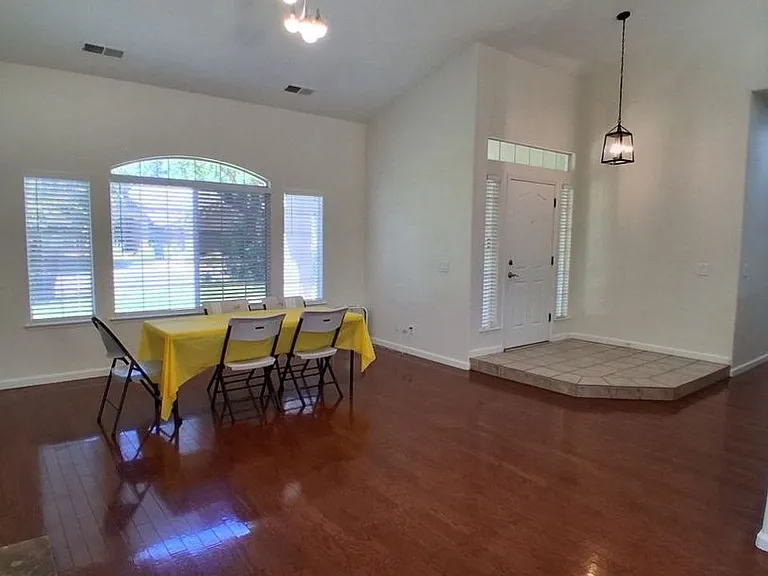 10374 N Sierra Vista Ave — Photo 6