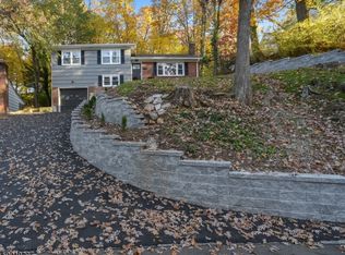 4 Cherry Ln, Caldwell, NJ 07006