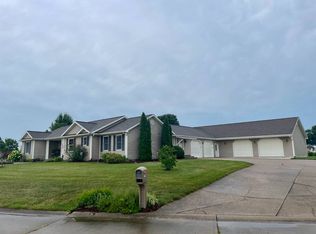 1307 Taylor Lakeside Dr, Olney, IL 62450
