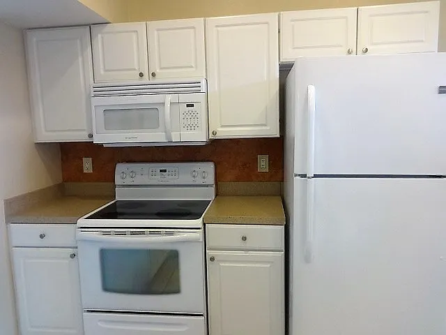 4 bed, 2.0 bath, 1677 sqft, $2,700 — Photo 2