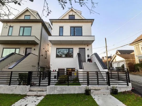 1933 Templeton Dr #1, Vancouver, BC V5N 4V9