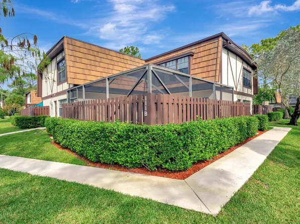 111 Weybridge Circle #B, Royal Palm Beach, FL 33411
