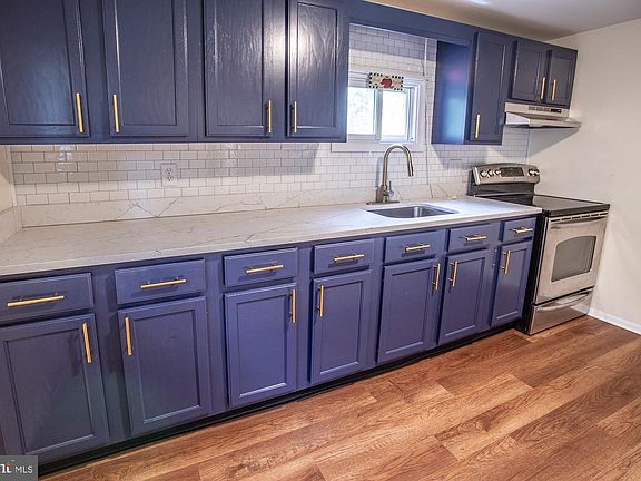 2nd image of 878 S Broadway