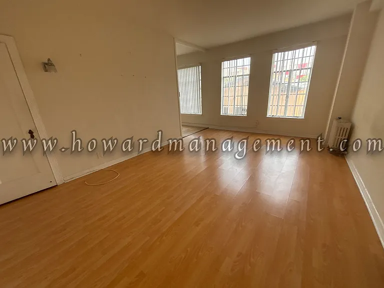 Wilshire Mediterranean Apartments — Photo 3
