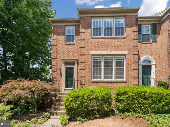 4138 Meadow Field Ct, Fairfax, VA 22033