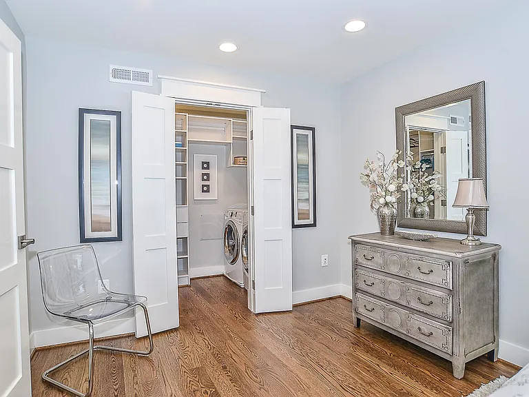 Master Bedroom facing walk in closet w Laundry