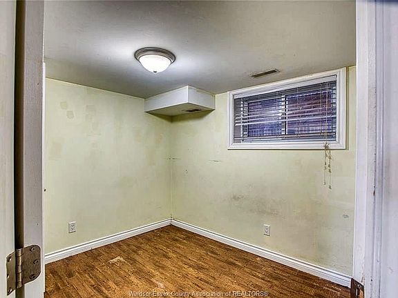 5th image of 478 Rosedale Ave #Basement