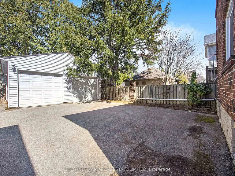 54 McNairn Ave #UPPER — Photo 23
