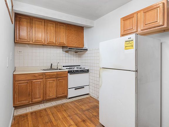 3rd image of 147-31 38th Ave Unit B28