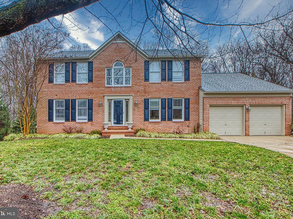 1st image of 425 Fox Hollow Ln