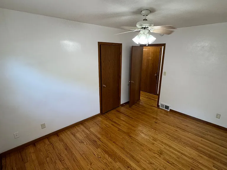 525 E 47th St — Photo 10