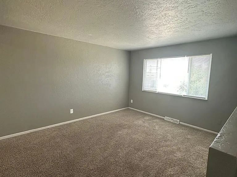 306 Lincoln Ave — Photo 2