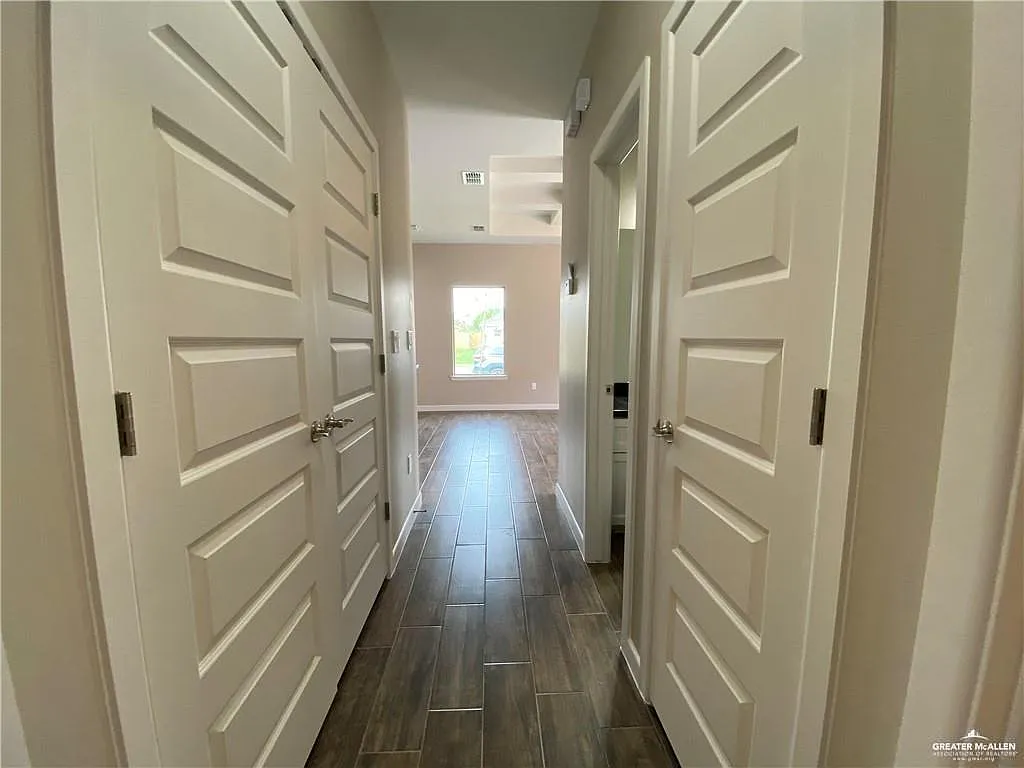 2 bed, 2.0 bath, 1050 sqft, $1,000 — Photo 4