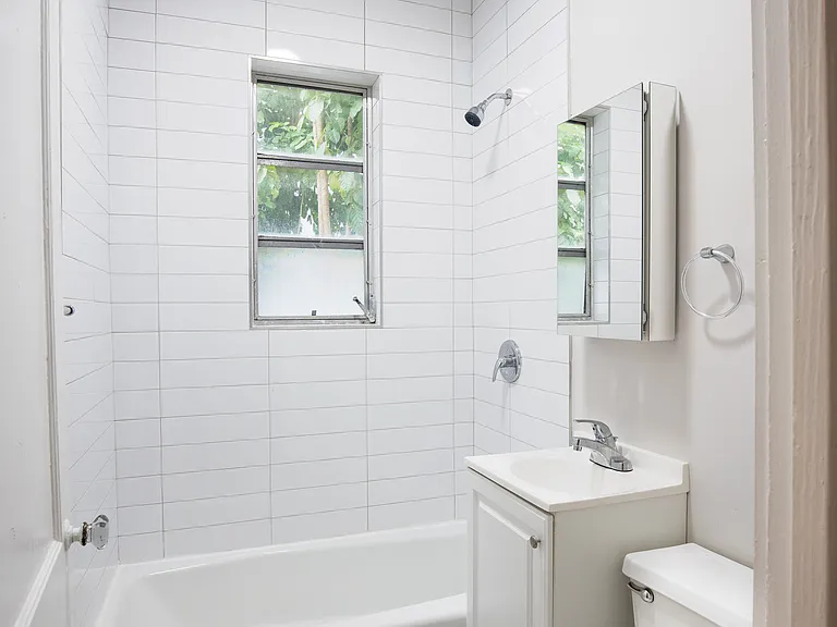 320 Mendoza Ave #2 — Photo 2