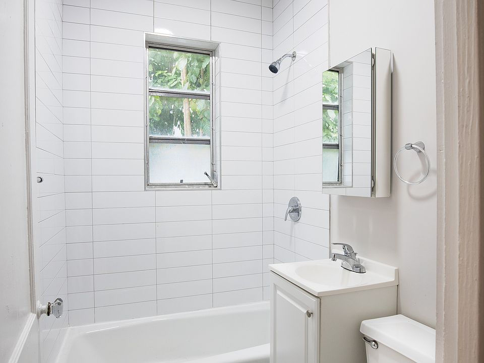 2nd image of 320 Mendoza Ave #2