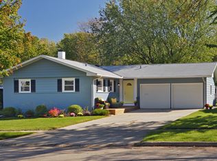 1701 Oak St, St Charles, IL 60174