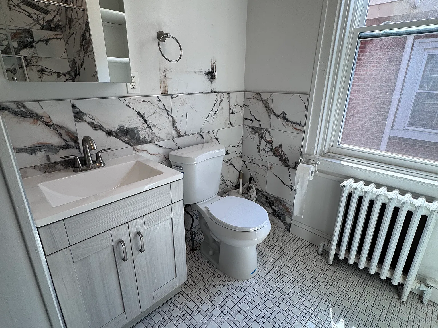 5 bed, 2850 sqft, $4,400 — Photo 2