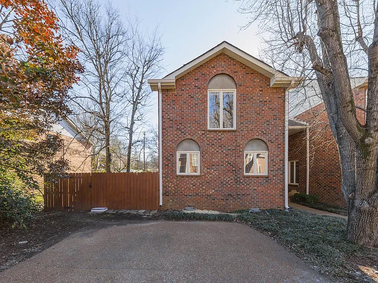 2818 Westwood Ave — Photo 1