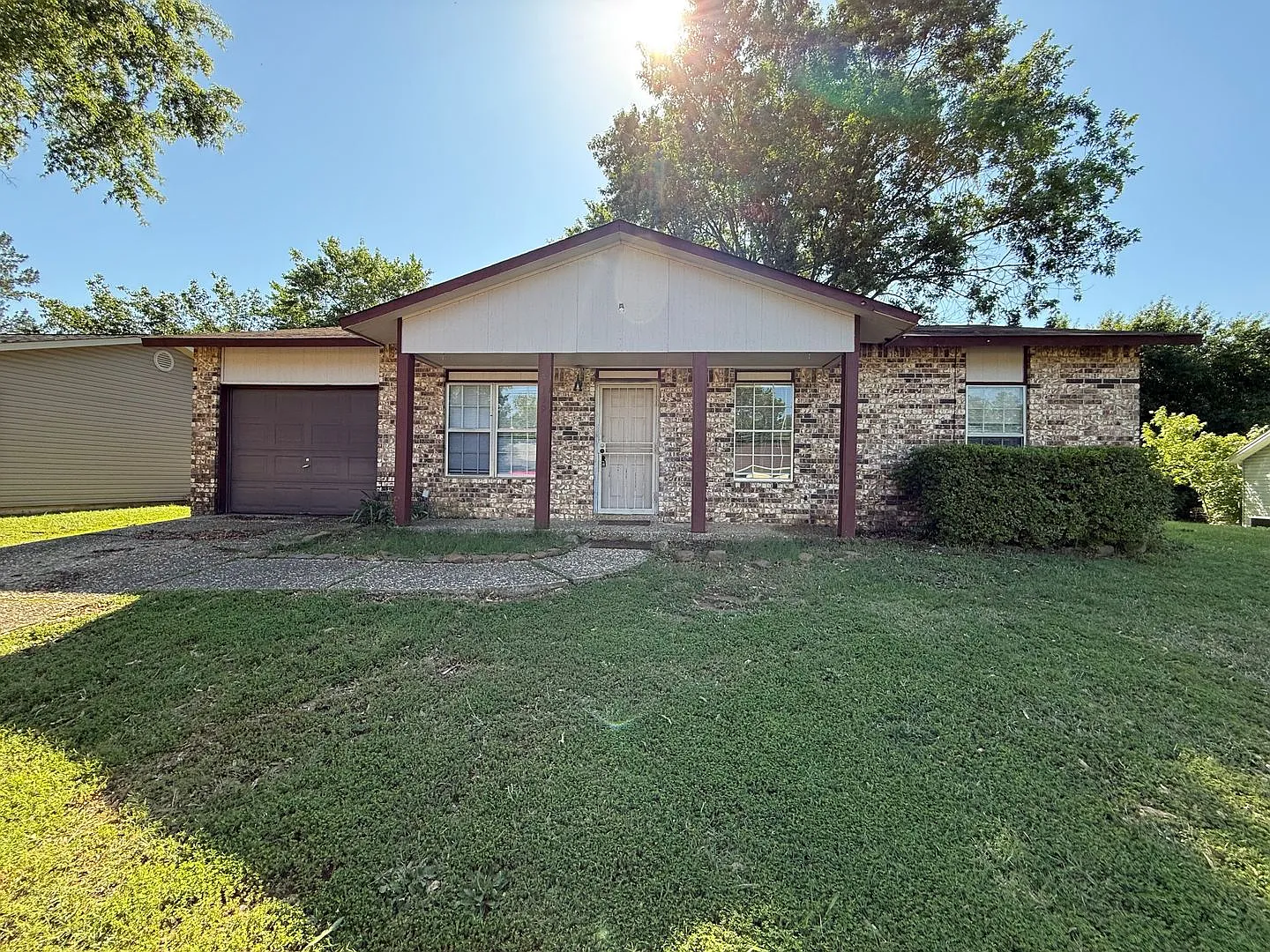 3 Bedroom and 1.5 bathroom home. — Photo 1
