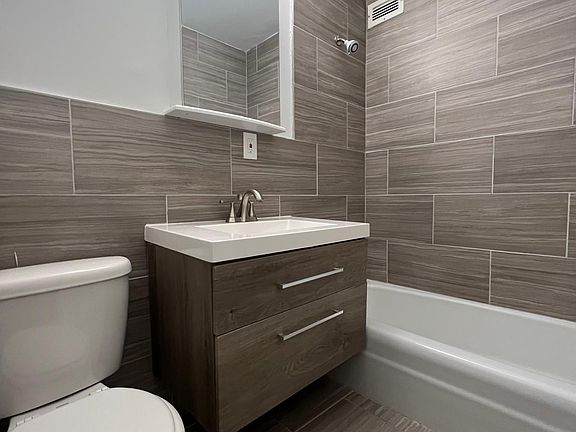4th image of 2115 N Sedgwick St APT 3D