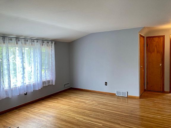 3rd image of 15 Lloyd Dr #U