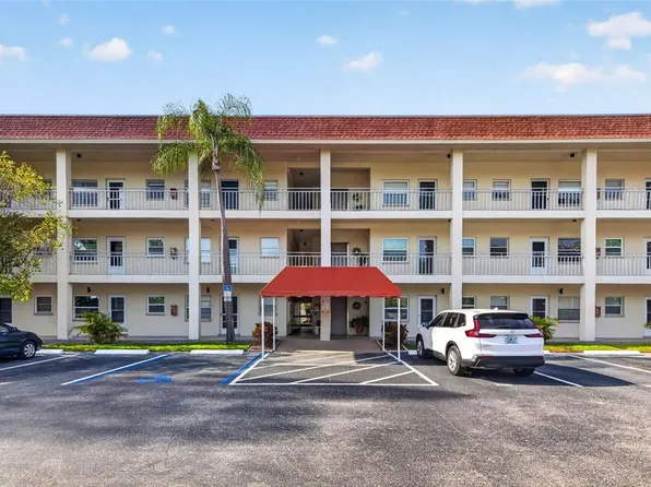 4000 3rd St N APT 304, Saint Petersburg, FL 33703