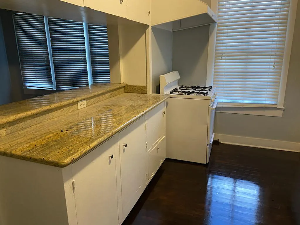 3 bed, 10 sqft, $1,400 — Photo 3