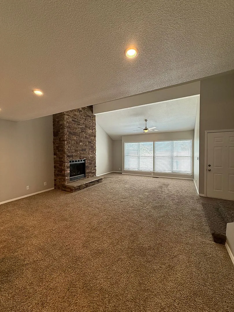 8861 W 106th Terr — Photo 4