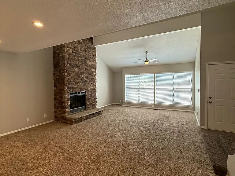 8861 W 106th Ter — Photo 5