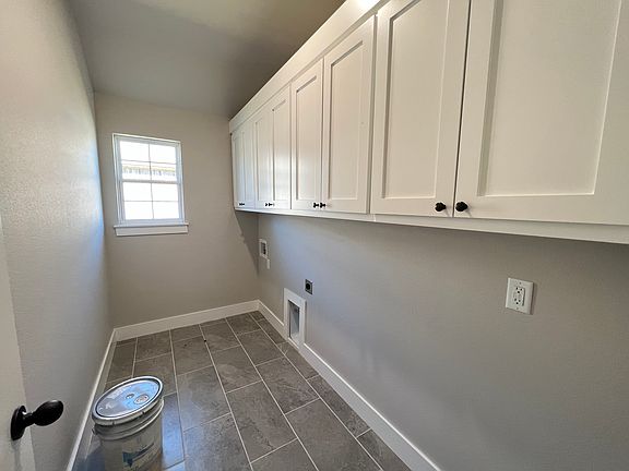 5th image of 1023 Fair Oaks St