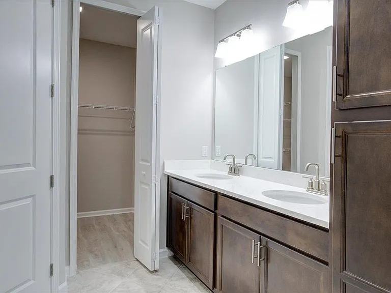 363 Harborside Dr — Photo 4