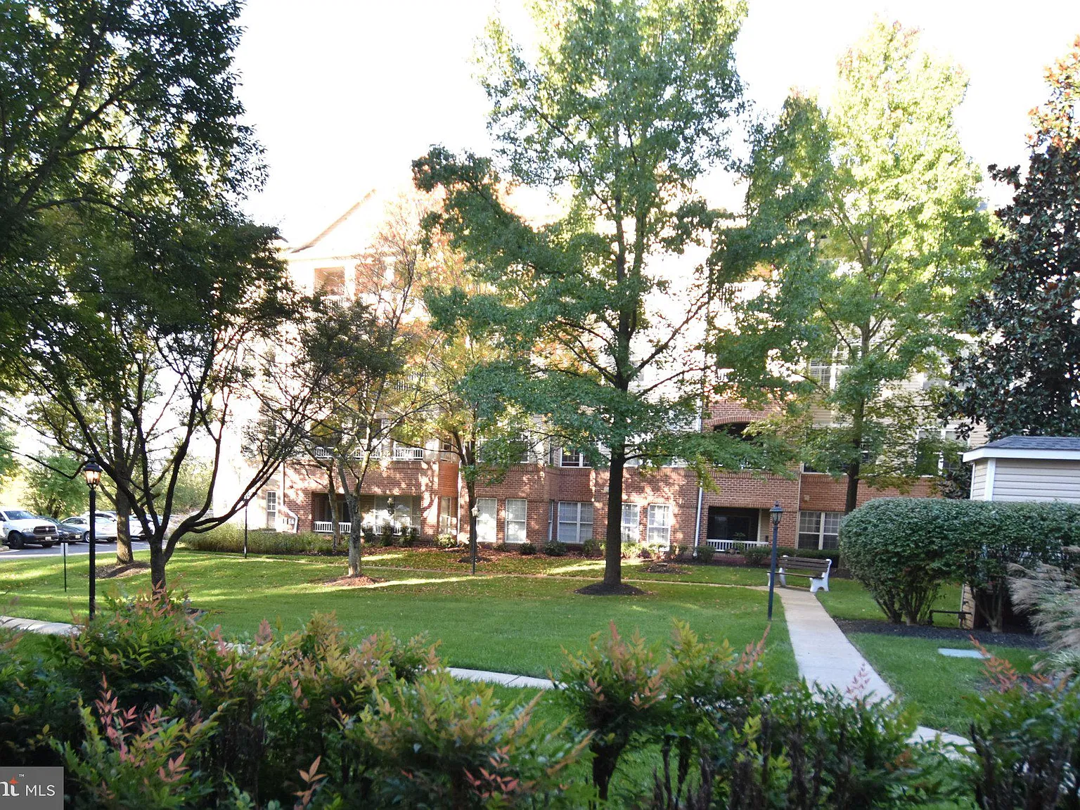 1 bed, 1.0 bath, 852 sqft, $1,900 — Photo 3
