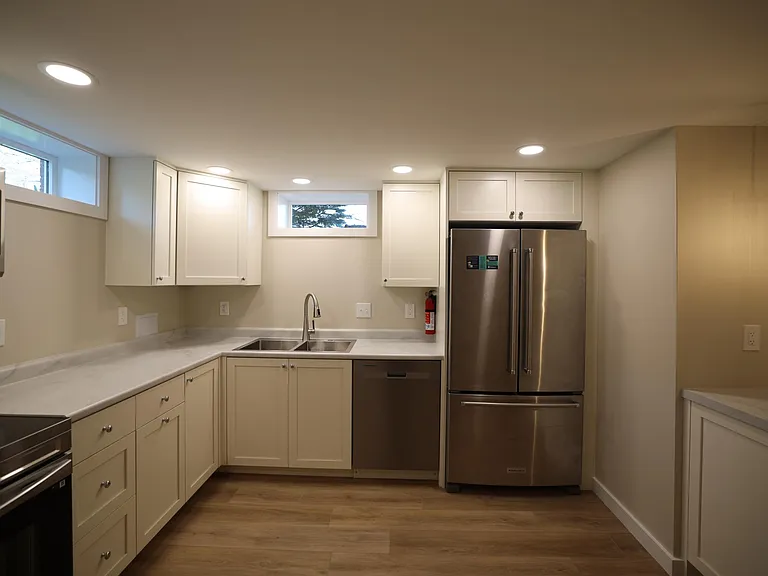 1534 N Woodburn Ave #B — Photo 9