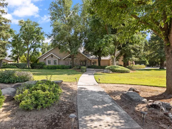 8741 E Los Altos Ave, Clovis, CA 93619