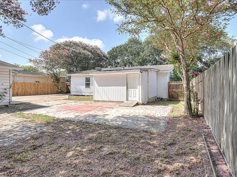 6046 Hugo Dr — Photo 38