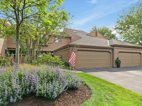 2360 Oak Hill Rd, Lake Barrington, IL 60010